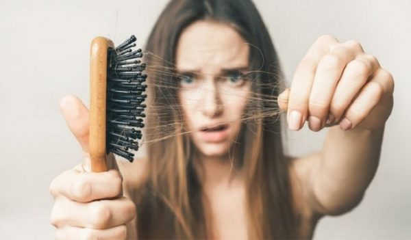 Chuyên gia chỉ rõ 7+ nguyên nhân rụng tóc ở nữ giới thường gặp